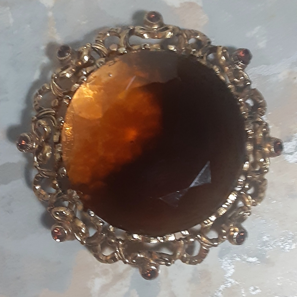 Austrian AMBER Brooch c1950 Goldtone Decorative Detailed Setting 2" A BEAUTY!